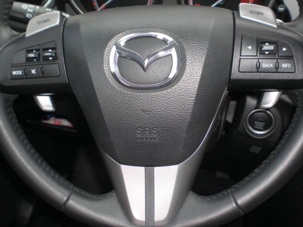 2011 MAZDA 馬3 2.0 黑 照片4