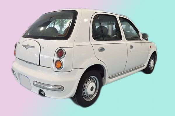 日產 Verita威利達 1.3 白 照片3