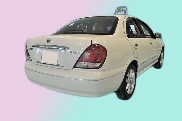 日產  Sentra M1 白 1.8 照片3