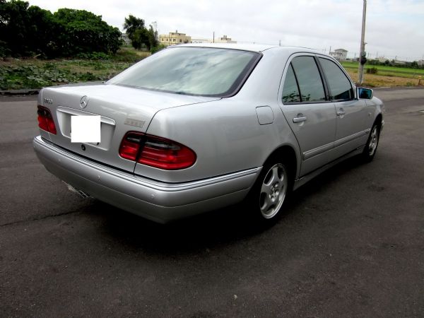 正99年出廠 BENZ E280 2.8 照片5