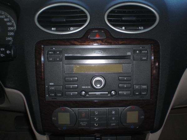 2006 福特 focus 1.8 黑 照片6