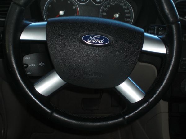 2006 福特 focus 1.8 黑 照片7