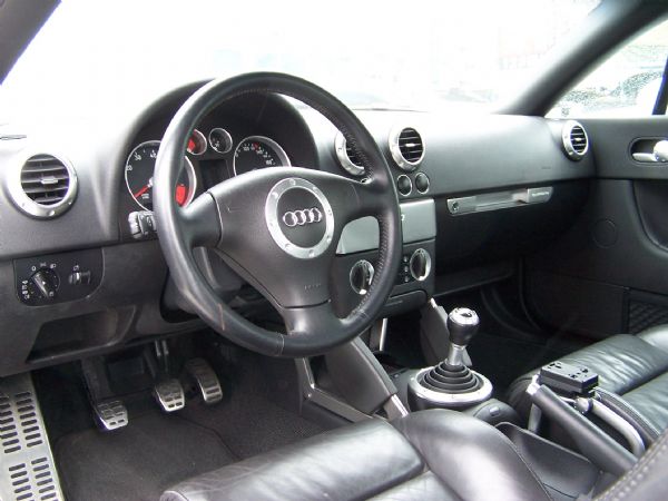 AUDI TT 01年1.8白 6速手排 照片4