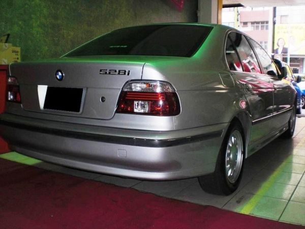 2001 BMW 528I 2.8 銀 照片8