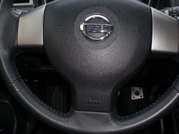 2007日產 TIIDA 1.8黑 五門 照片5