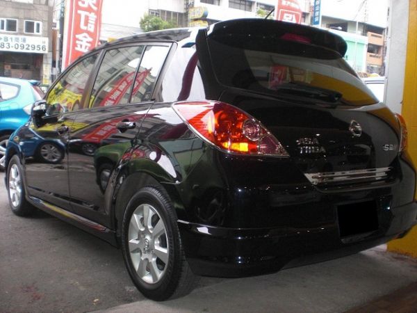 2009日產 TIIDA 1.8黑 五門 照片8