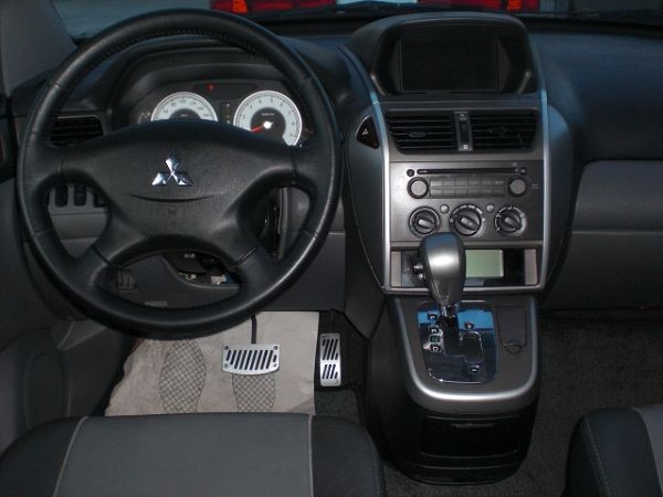 2006 三菱 SAVRIN 2.0 黑 照片5