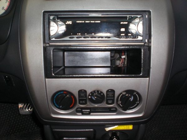 2004 福特 TIERRA RS 手排 照片7