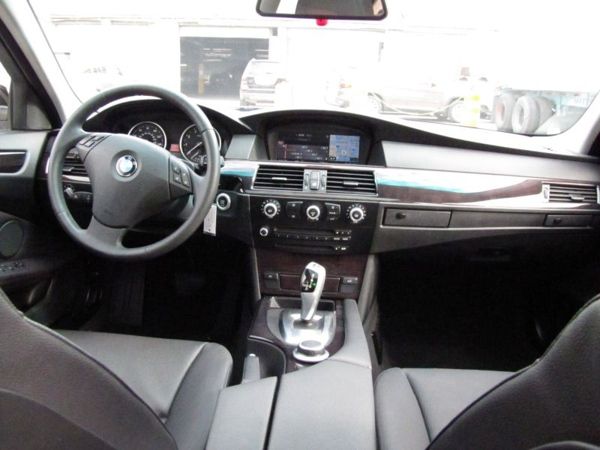 BMW 535i 照片6