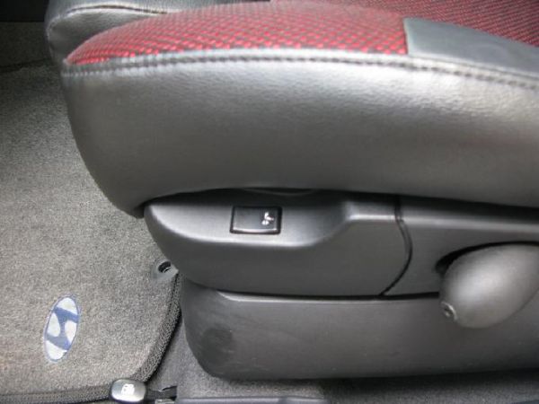 HYUNDAI 傑士 10年 1.4白 照片8