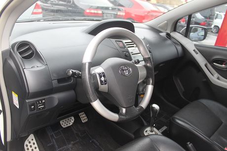 09~Toyota豐田 Yaris 照片2