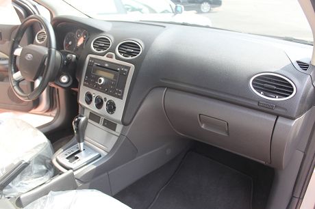 Ford 福特 Focus 1.8  照片3