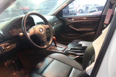 BMW 寶馬 3系列 318 照片4