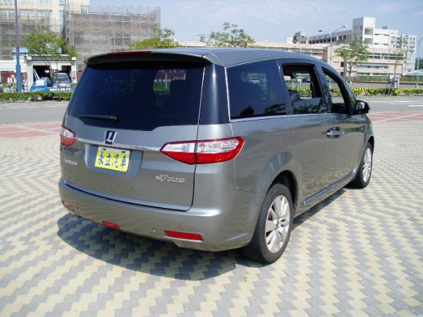 10 LUXGEN MPV 天窗 照片7