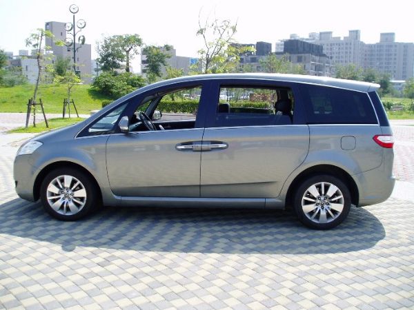 10 LUXGEN MPV 天窗 照片8