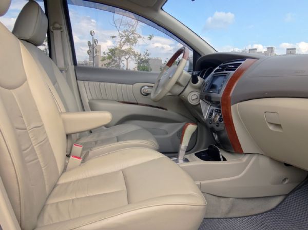 09 日產 Livina 1.8 七人座 照片6