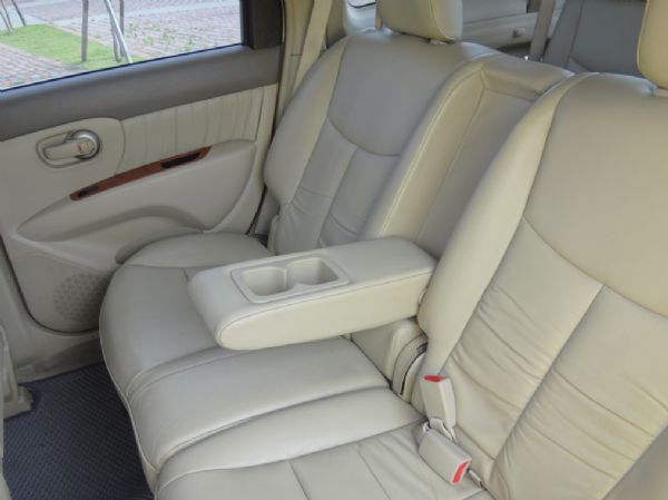 09 日產 Livina 1.8 七人座 照片8