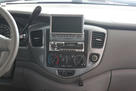 2006年 Mazda MPV 3.0灰 照片7