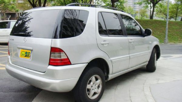 好爸爸必備 2000BENZ ML320 照片3