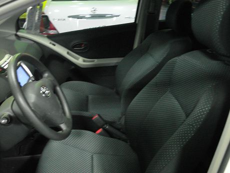 Toyota豐田 Yaris  照片3