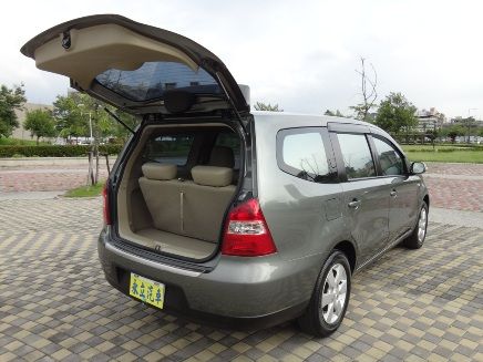 09 日產 Livina 1.8 七人座 照片4