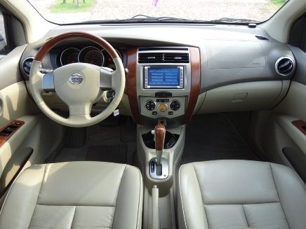 09 日產 Livina 1.8 七人座 照片6