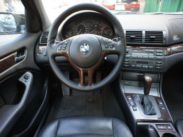 02 BMW 寶馬 320 2.0  照片3