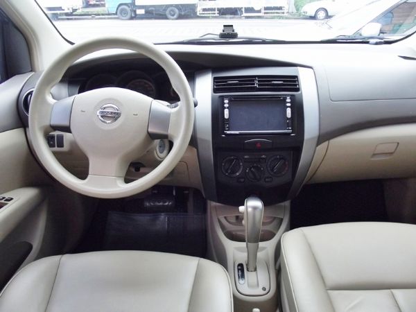2008年Nissan   Livina 照片4