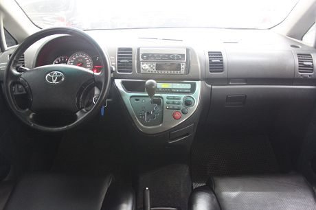 Toyota豐田 Wish  照片3