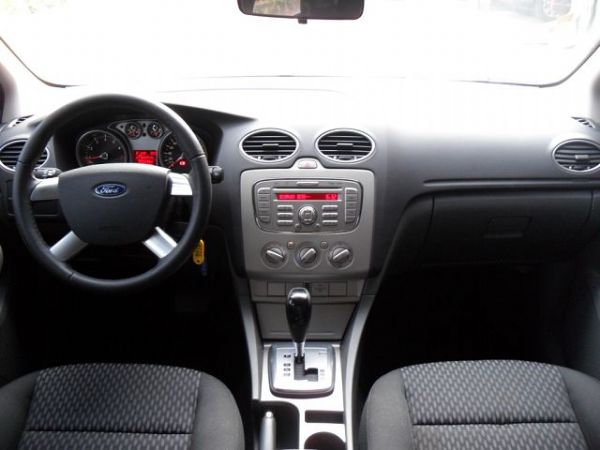 2012年FOCUS 5D 只開半年的車 照片6