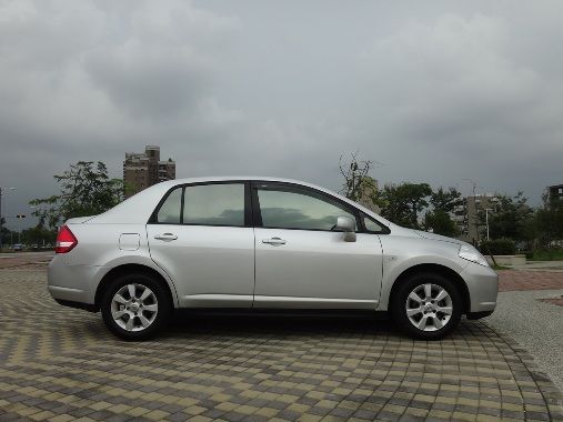 12 NISSAN TIIDA 1.6  照片2