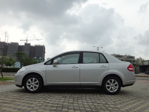 12 NISSAN TIIDA 1.6  照片4