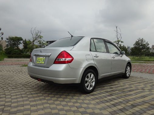 12 NISSAN TIIDA 1.6  照片6