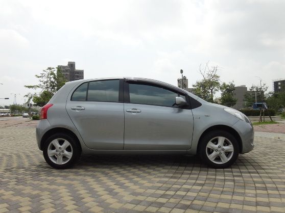 12 TOYOTA YARIS 照片4