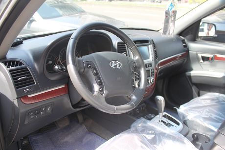 Hyundai 現代 Santa FE 照片3