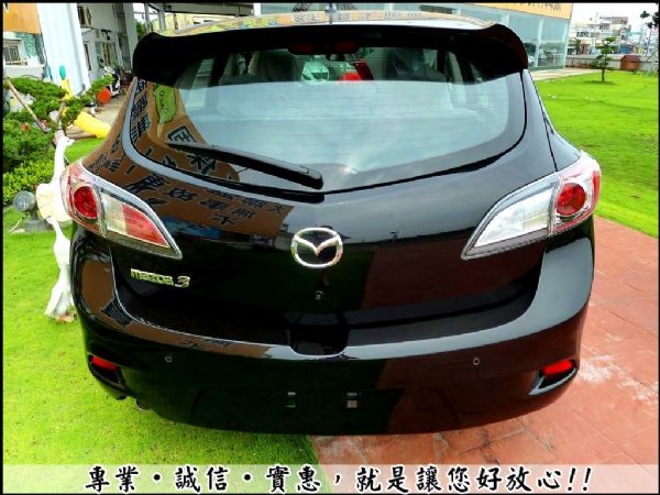 全新沒開過MAZDA3黑V.S白 照片4