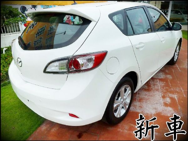 全新沒開過MAZDA3黑V.S白 照片8