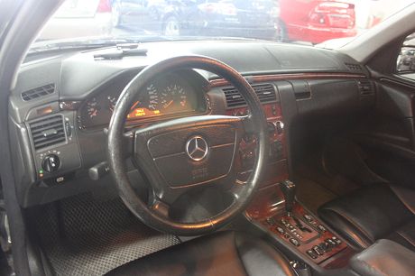 Benz 賓士 E-Class E320 照片3