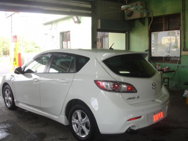 2010年 MAZDA 3 白 1.6 照片4