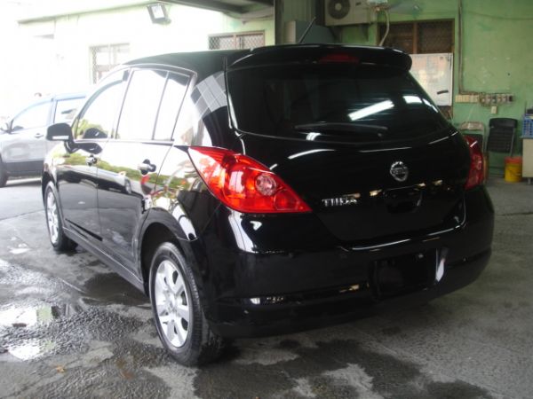 2011年 TIIDA 黑 1.8 照片6