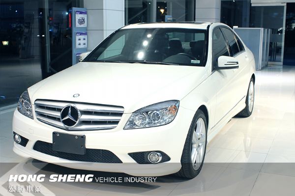 【宏勝車業】2010年白色 Benz C 照片4