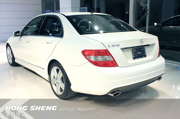 【宏勝車業】2010年白色 Benz C 照片5