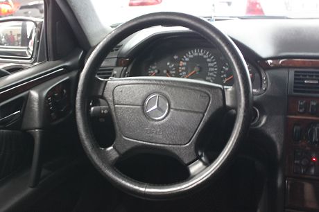 2000Benz 賓士 E320 照片3