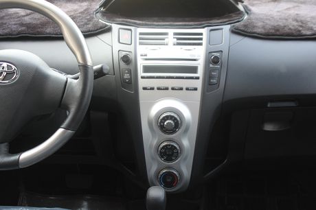 2009 Toyota豐田 Yaris  照片4
