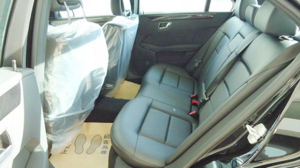 2011 賓士 E350 黑  照片5