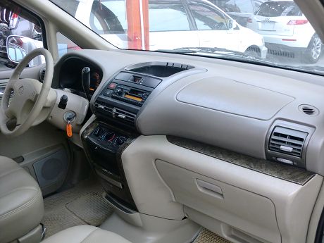 Nissan 日產 Serena QRV 照片5