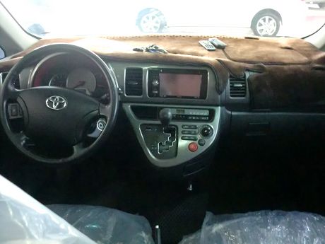 Toyota豐田 Wish  照片2