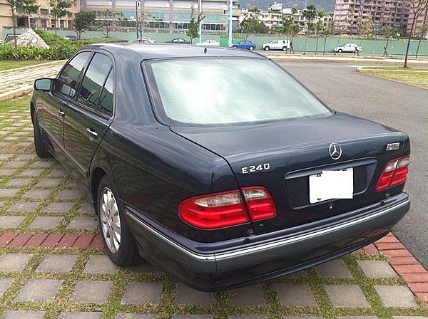 Benz 賓士 朋馳 E240 2000 照片2