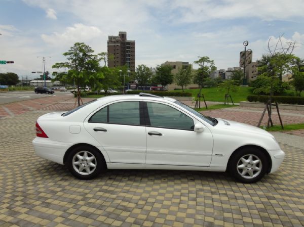 《永立汽車》2004 BENZ C200 照片5