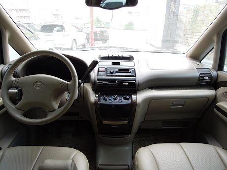 Nissan 日產 Serena QRV 照片2